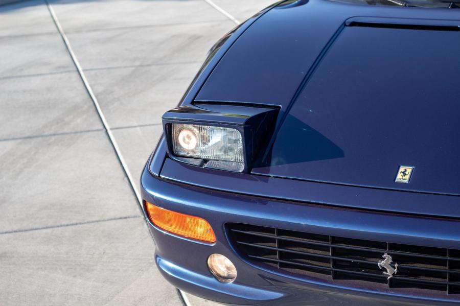 Детали экстерьера Ferrari F355 Spider 1995 года  (фото 21 из 149)